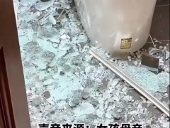 女生洗澡时浴屏爆裂缝合20多针 究竟发生了什么？