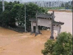 平江暴雨为何洪水排不出去登上热搜,什么情况?